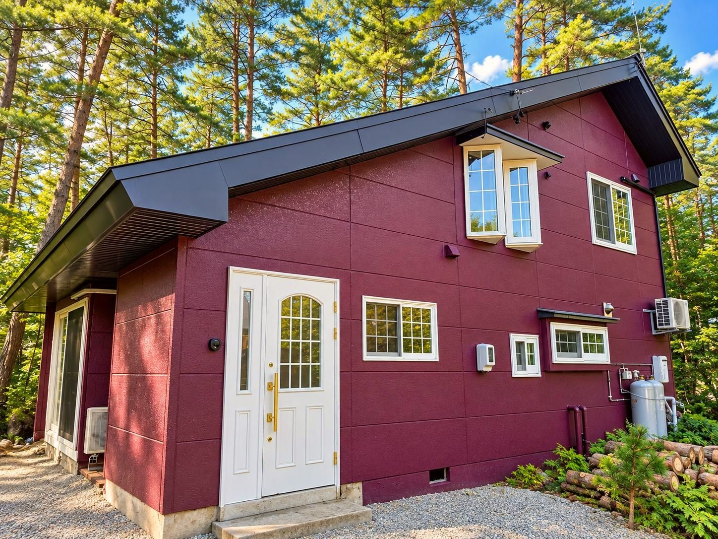 Hakuyama Cottage from the front