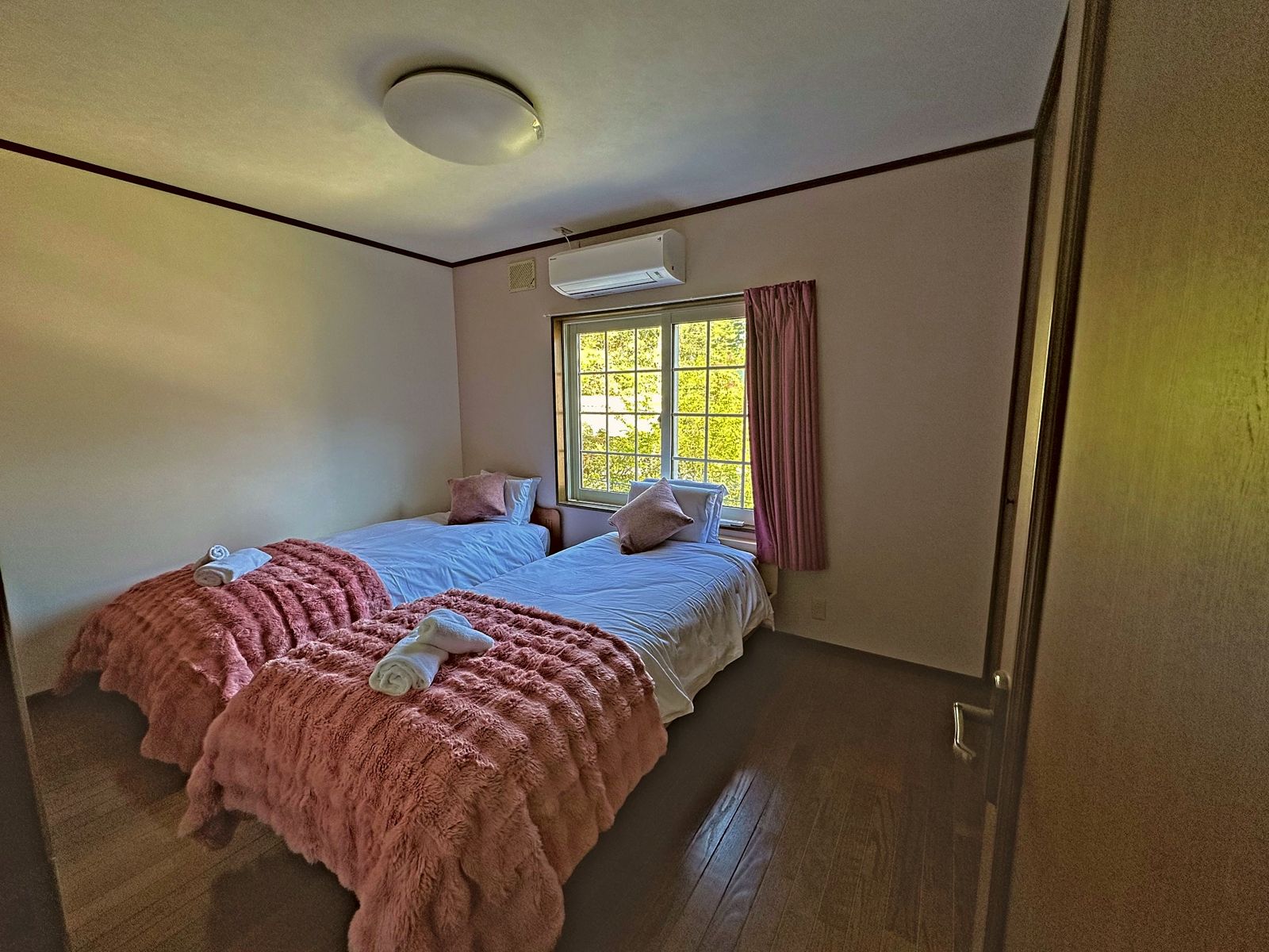 Twin bedroom